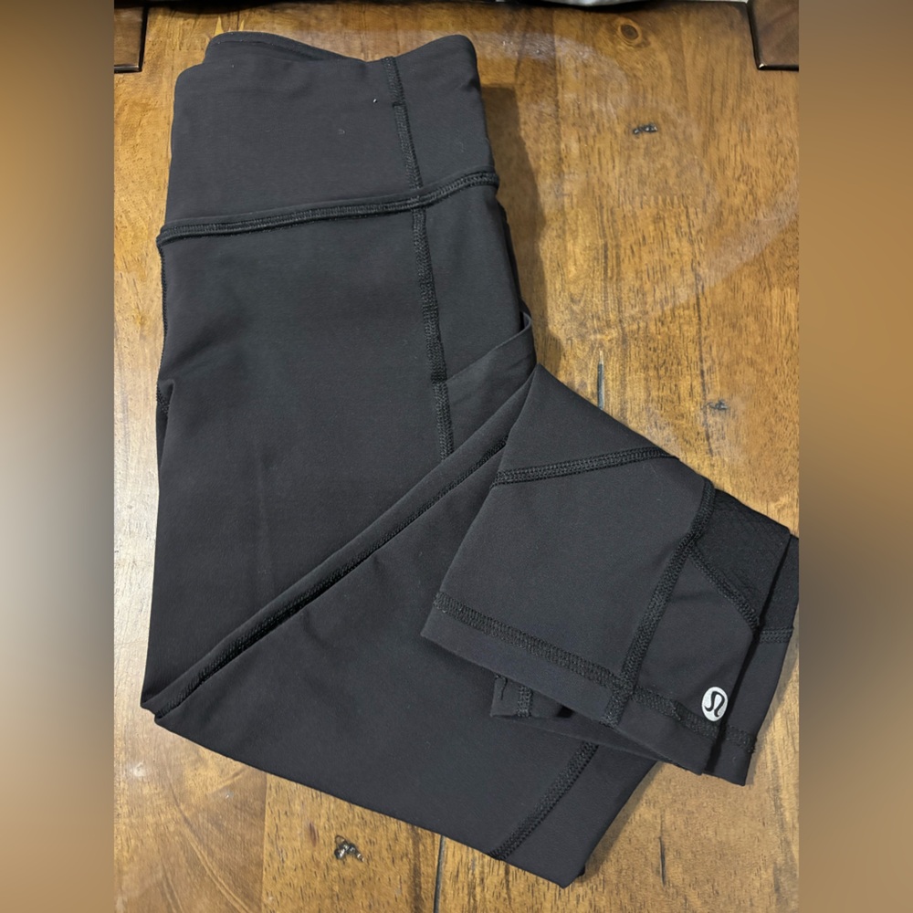 lululemon athletica black cropped leggings